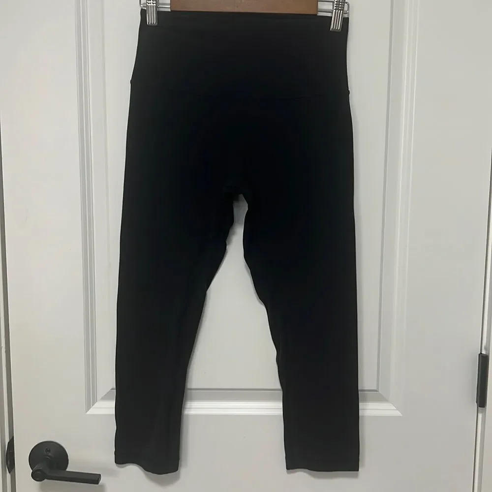 Lululemon Black Capri Leggings with front inside pocket size 6